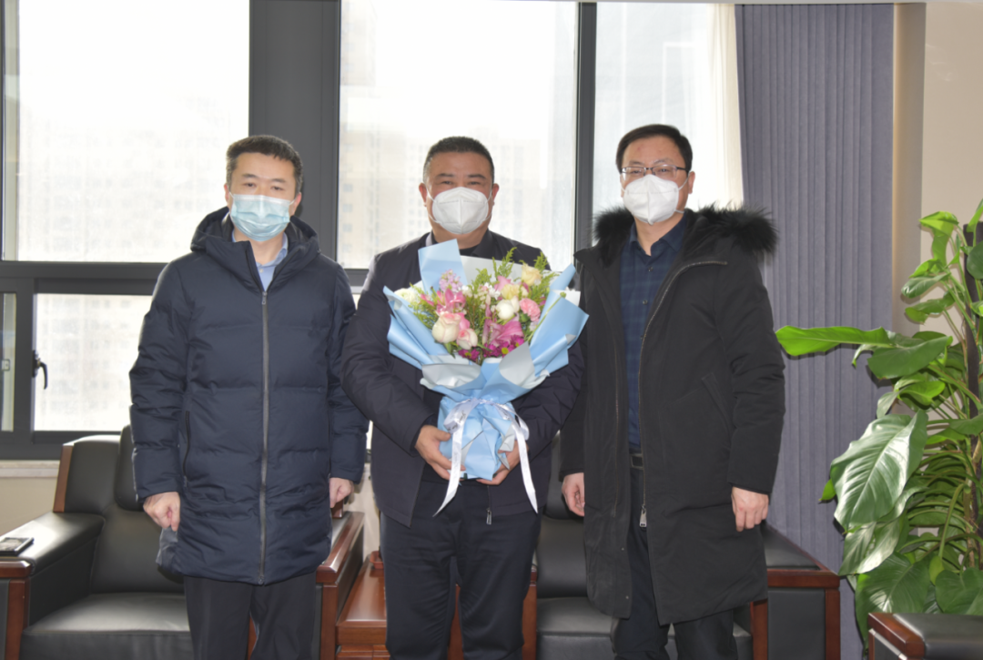 西安經開區管委會走訪慰問陜鋼集團高層次人才