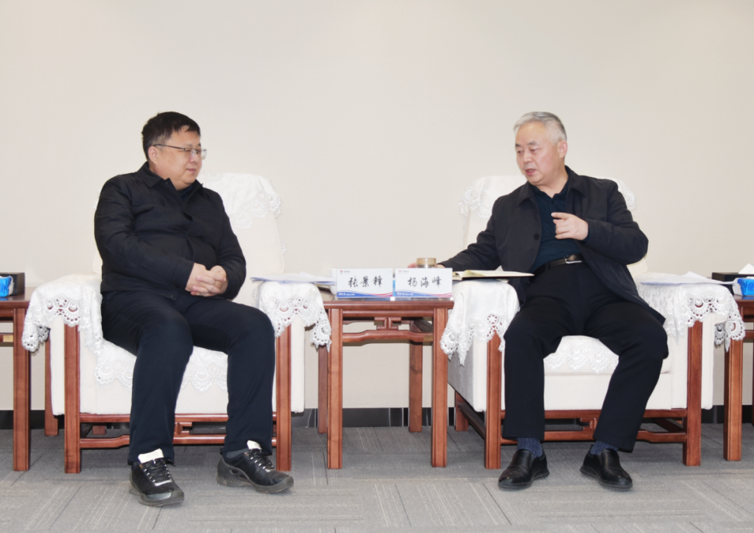 楊海峰與韓城市委常委、常務(wù)副市長張景鋒會談