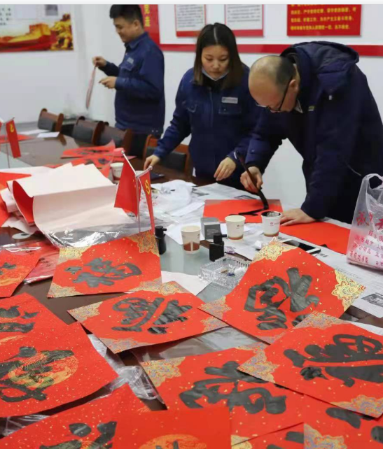 迎新春，送萬福——金屬科技韓城分公司開展“迎新春，送春聯(lián)”活動