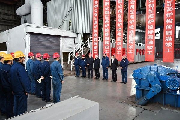 楊海峰到龍鋼公司安全履職時(shí) 勉勵(lì)全體干部職工要堅(jiān)定信心 提升鐵前競(jìng)爭(zhēng)力和成本控制能力 爭(zhēng)做行業(yè)標(biāo)桿