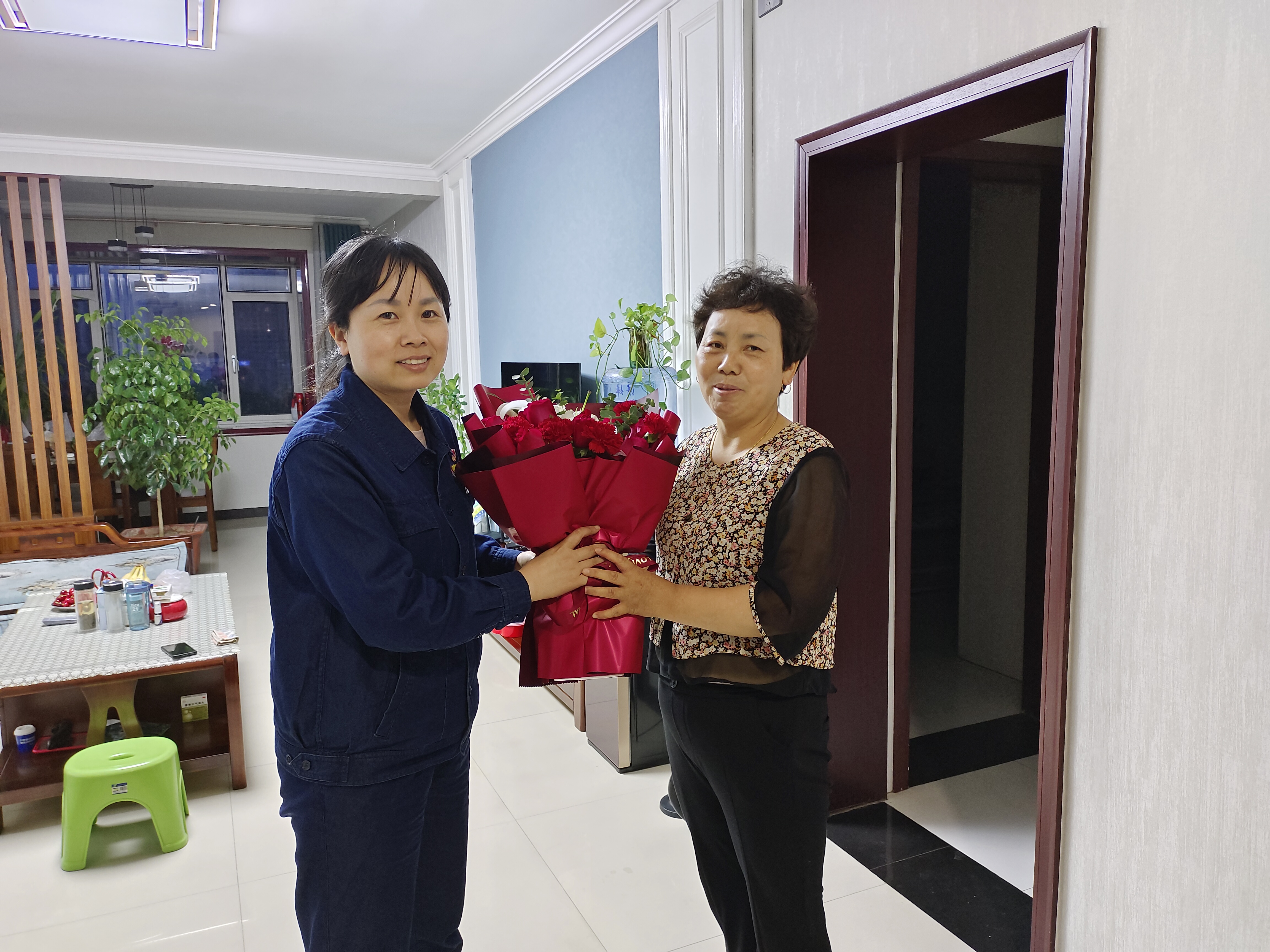 看，龍鋼公司軋鋼廠用勞模精神點燃勞動熱情