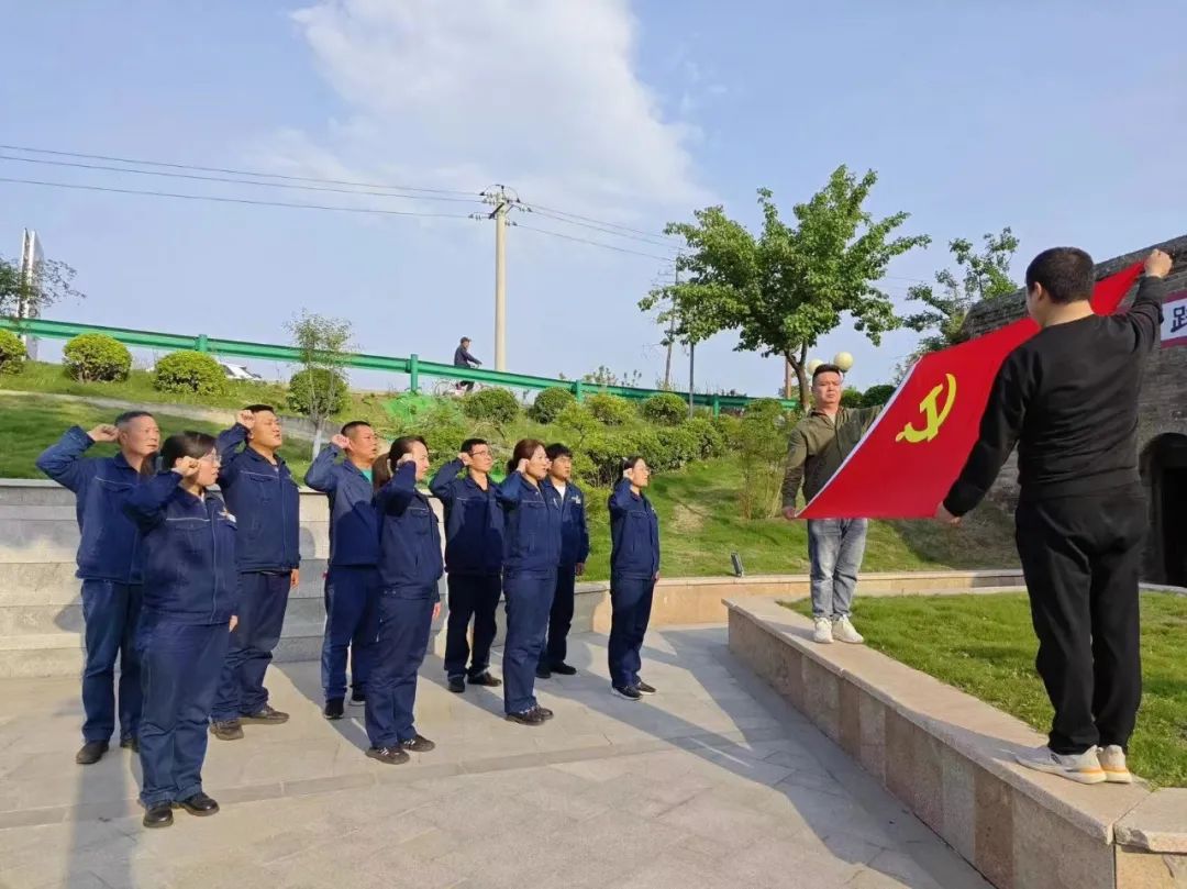 深學細悟強黨性 篤行實干建新功 ——龍鋼公司黨委高標準推進主題教育