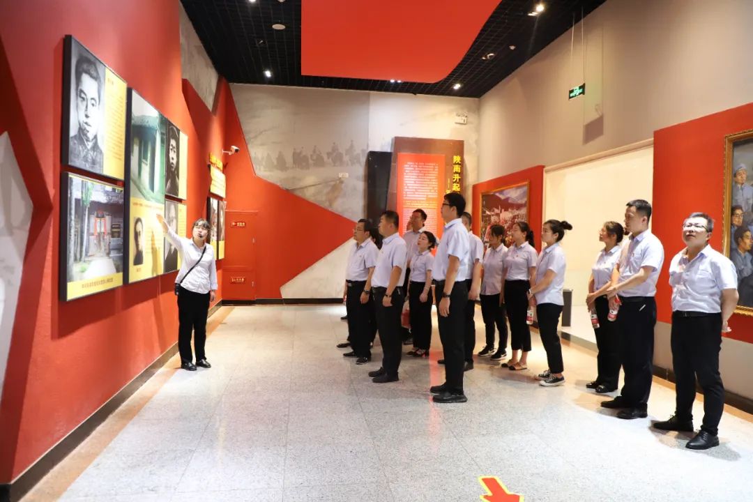 創(chuàng)新研究院赴川陜革命根據地開展迎“七一”暨“以學鑄魂、以學增智、以學正風、以學促干”主題黨日活動