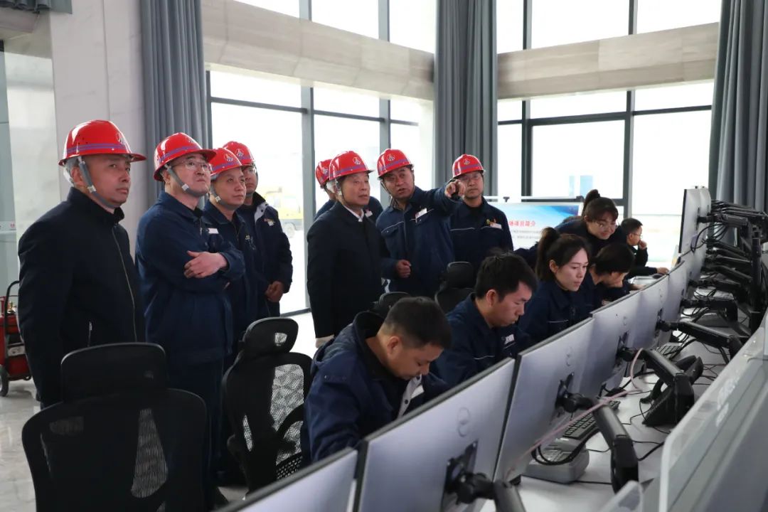 陜鋼集團(tuán)組織召開龍鋼公司機(jī)械化綜合一次料場項(xiàng)目達(dá)產(chǎn)達(dá)效督導(dǎo)會暨重點(diǎn)建設(shè)項(xiàng)目綜合驗(yàn)收現(xiàn)場會