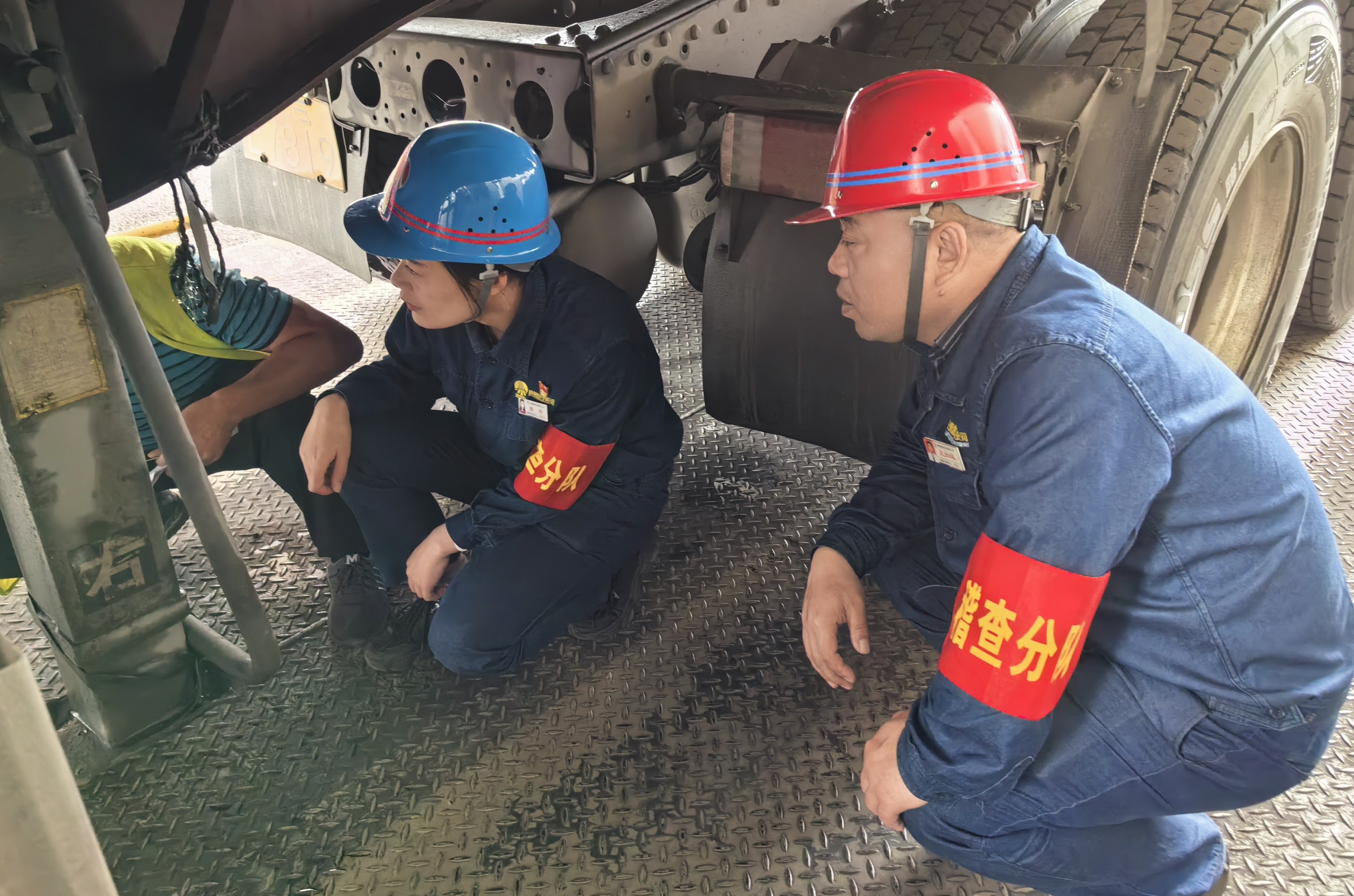 緊盯干部作風建設 堅決整治職工群眾身邊“微腐敗”