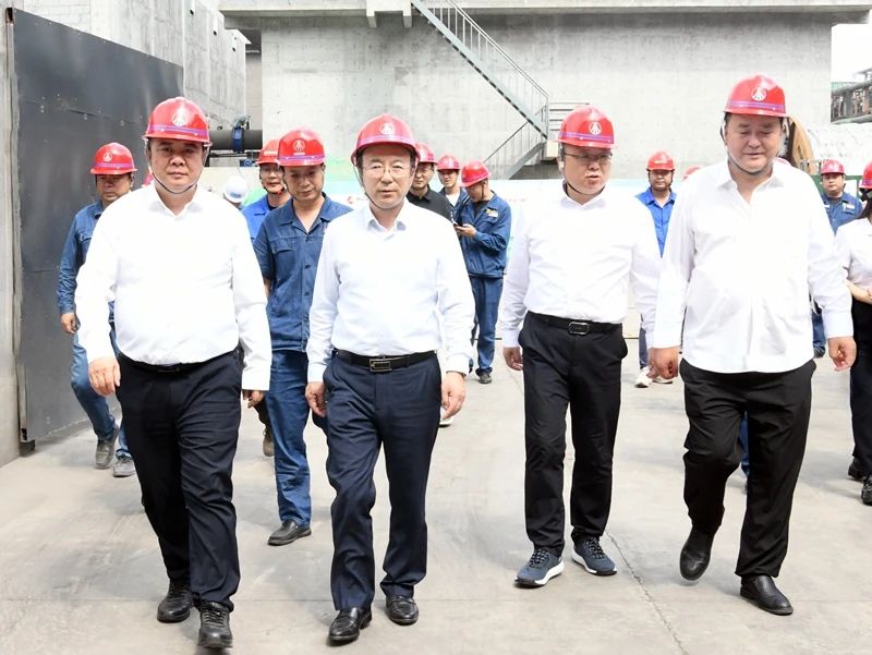 杜平一行到陜鋼集團龍鋼公司調研節能降耗類項目