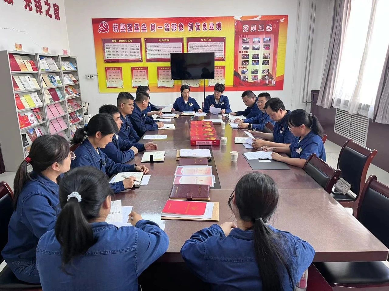 黨建領航聚優勢 擎旗奮進開新局