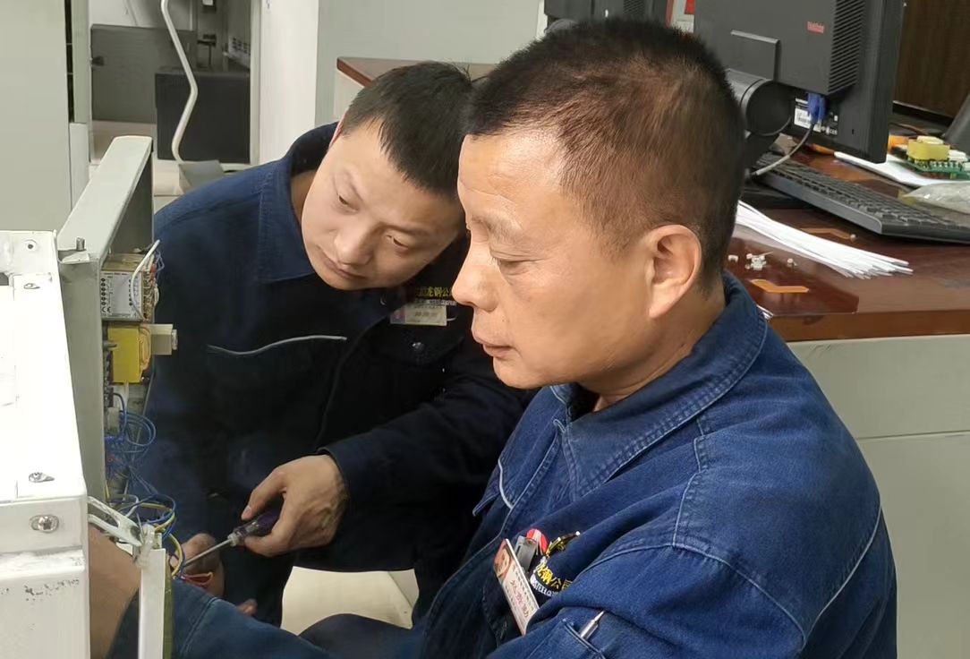 扎根鋼鐵沃土 青春自會拔節生長——龍鋼公司檢驗計量專業人才培養工作側記