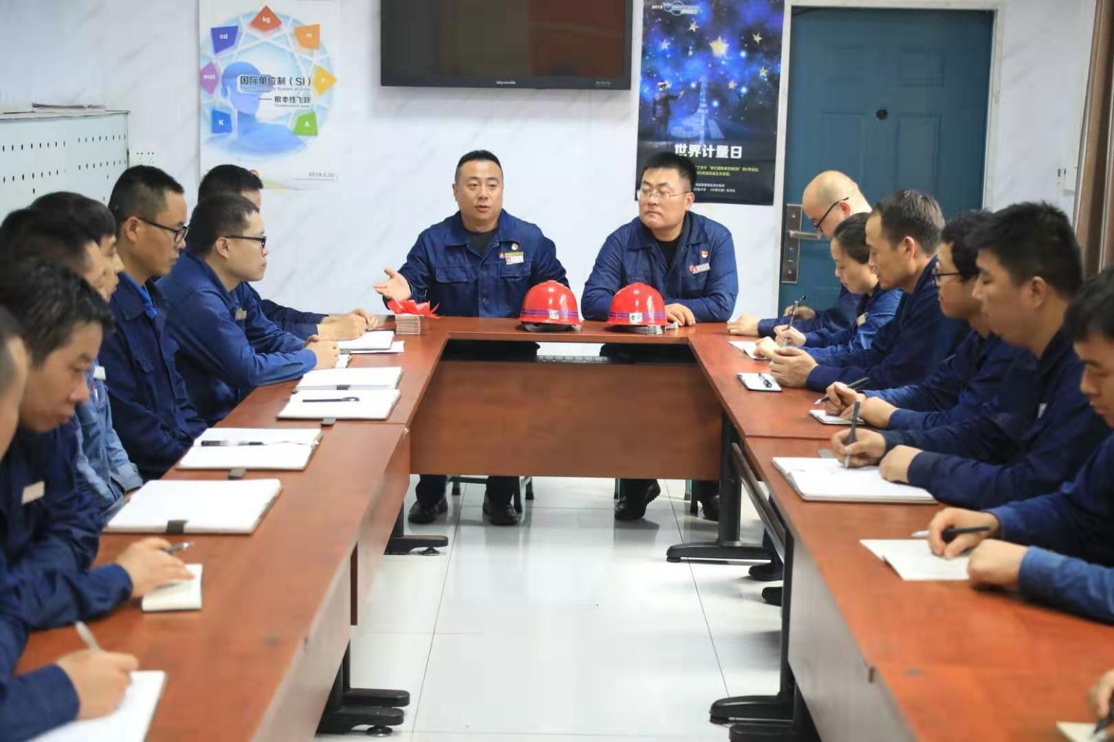 大膽摸索創(chuàng)新實(shí)踐，讓人才梯隊(duì)建設(shè)擲地有聲——龍鋼公司煉鐵廠五支人才隊(duì)伍建設(shè)管理工作側(cè)記
